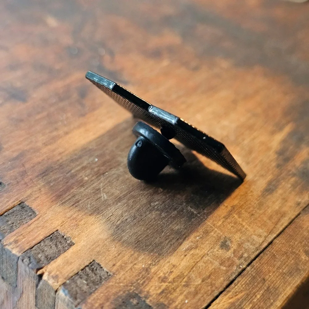 Unbranded lapel pin